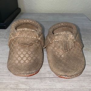 Metallic Rose Gold Daisy Freshly Picked Mocs